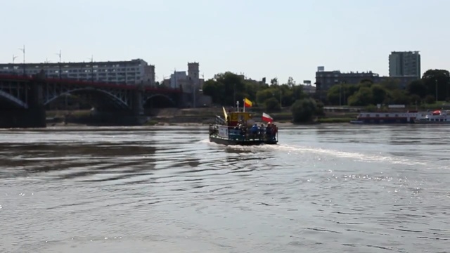 Video Reference N1: Water transportation, Waterway, Vehicle, River, Boat, Watercraft, Channel, Water, Tugboat, Bank