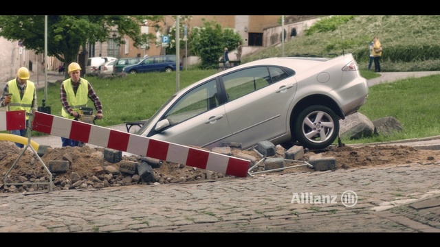 Video Reference N1: Vehicle, Car, Mid-size car, Event, Sedan, Geological phenomenon, Road, Family car