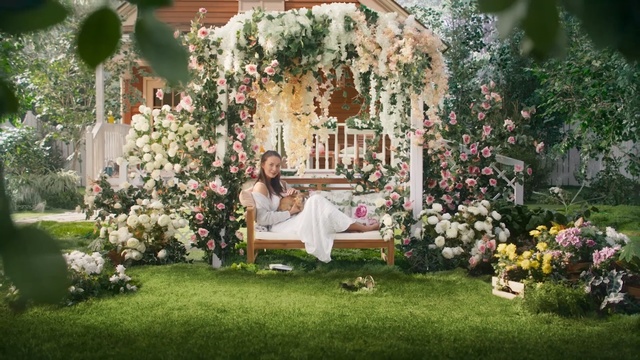 Video Reference N2: Backyard, Garden, Yard, Grass, Floristry, Lawn, Ceremony, Architecture, Flower Arranging, Floral design
