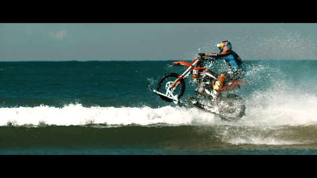 Video Reference N10: Vehicle, Extreme sport, Motorcycle, Motorcycling, Motocross, Water, Enduro, Stunt performer, Recreation, Motorsport