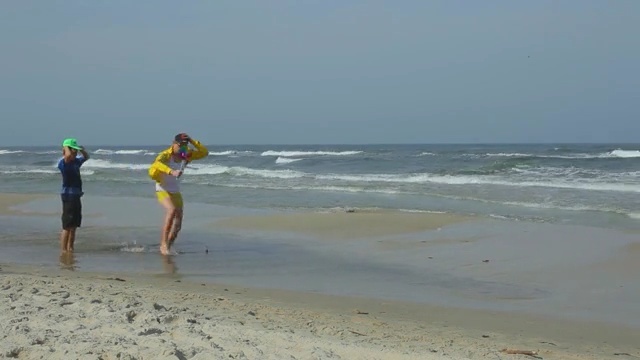 Video Reference N1: Beach, Shore, Coast, Wave, Ocean, Sea, Fun, Vacation, Natural environment, Tide, Person