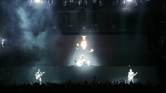 Video Reference N4: Performance, Entertainment, Rock concert, Concert, Performing arts, Event, Light, Stage, Public event, Crowd