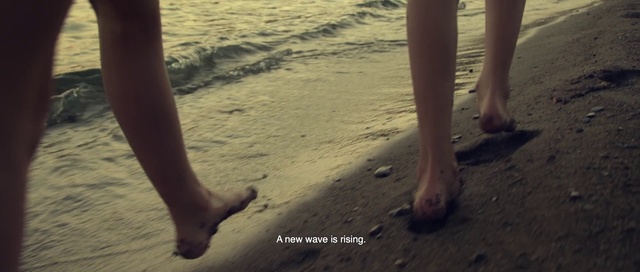 Video Reference N4: Leg, Human leg, Foot, Footwear, Barefoot, Joint, Sand, Thigh, Human body, Beach