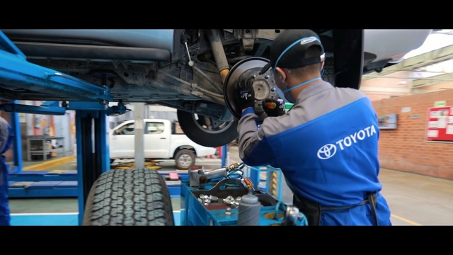 Video Reference N1: motor vehicle, technology, mechanic, automobile repair shop, auto mechanic, machine, engineering, aerospace engineering, factory, auto part