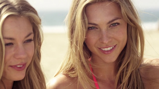 Video Reference N19: Hair, Face, Blond, Facial expression, Hairstyle, Eyebrow, Surfer hair, Beauty, Nose, Skin, Person