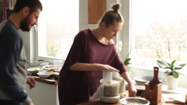 Video Reference N1: Cooking, Meal, Conversation
