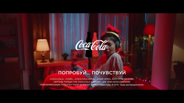 Video Reference N0: Red, Text, Font, Drink, Coca-cola, Stage, Advertising, Cola, Photo caption, Carbonated soft drinks