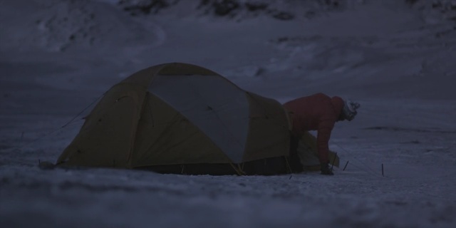 Video Reference N0: ecosystem, snow, arctic, sky, tundra, geological phenomenon, adventure, winter, freezing, glacial landform