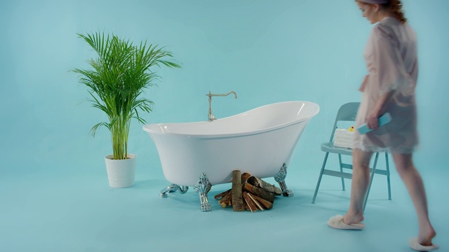 Video Reference N2: Bathtub, Blue, Turquoise, Bathroom, Bathing, Aqua, Azure, Plumbing fixture, Room, Leisure