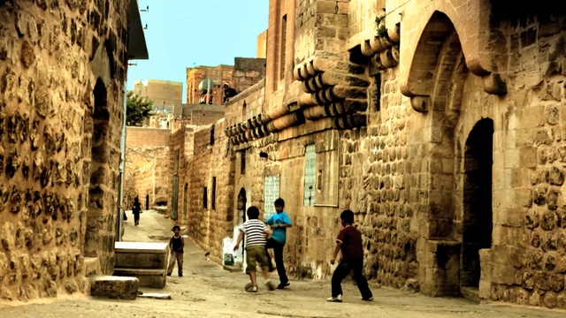 Video Reference N2: People, Street, Town, Arch, Architecture, Wall, Building, Tourism, Infrastructure, Road, Person