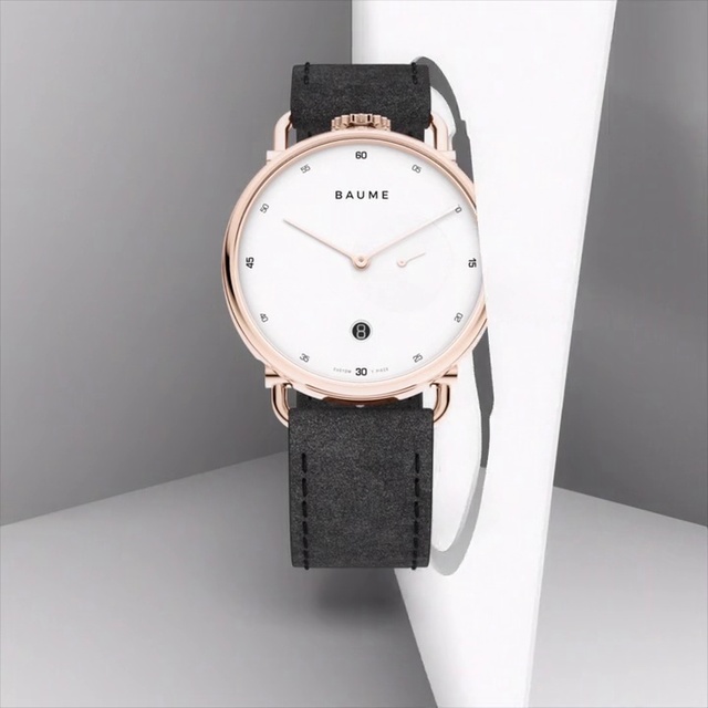 Video Reference N5: Analog watch, Watch, Watch accessory, White, Strap, Fashion accessory, Jewellery, Silver, Brand, Material property, Indoor, Thing, Object, Clock, Sitting, Small, Table, Room, Black, Hanging, Standing, Wall, Wall clock