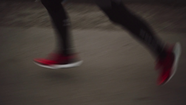 Video Reference N0: Red, Footwear, Leg, Human leg, Shoe, Carmine, Joint, Human body, Material property, Floor
