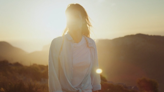 Video Reference N2: People in nature, Sky, Photograph, Backlighting, Sunlight, Light, Atmospheric phenomenon, Morning, Sun, Lens flare
