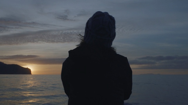 Video Reference N3: Sky, Sea, Silhouette, Cloud, Ocean, Horizon, Rock, Photography, Backlighting, Wave, Person