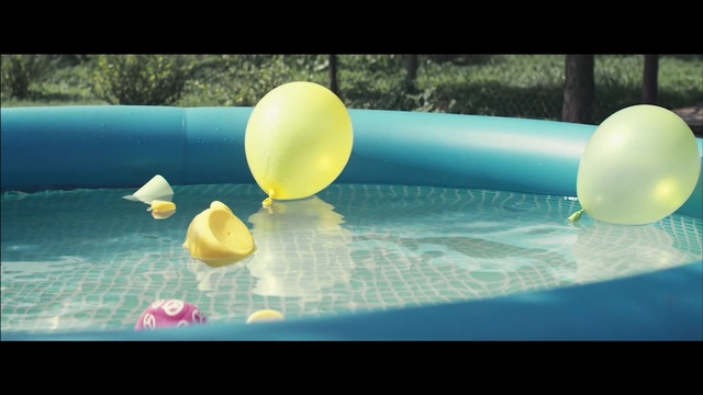 Video Reference N0: water, blue, yellow, swimming pool, daytime, sky, sunlight, balloon, leisure, fun