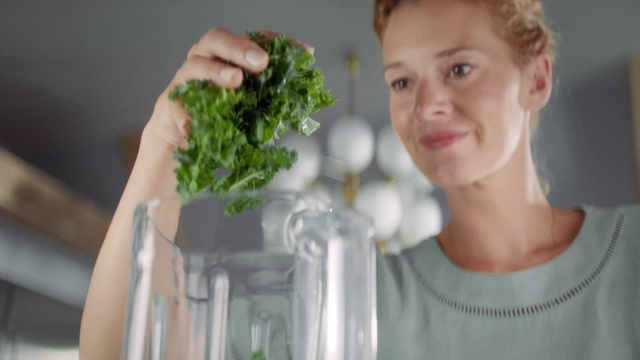 Video Reference N2: Skin, Leaf vegetable, Vegetable, Broccoli, Plant, Cruciferous vegetables, Smile, Floristry, Flower, Floral design
