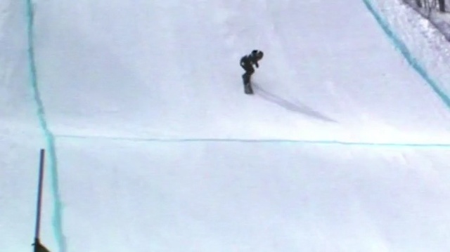 Video Reference N2: Slopestyle, Recreation, Sports equipment, Snowboard, Skating, Geological phenomenon, Winter sport, Winter, Snow, Ice, Person