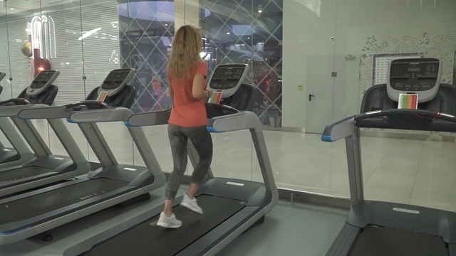 Video Reference N1: Treadmill, Exercise machine, Exercise equipment, Standing, Shoulder, Leisure centre, Physical fitness, Leg, Thigh, Sports equipment