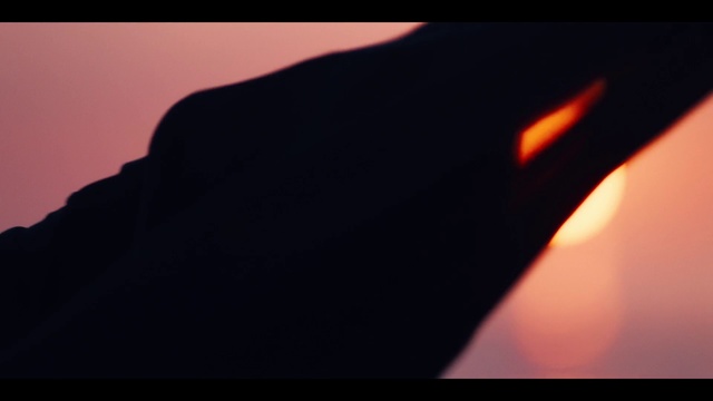 Video Reference N1: Black, Red, Light, Orange, Heat, Sky, Photography, Hand, Finger, Geological phenomenon