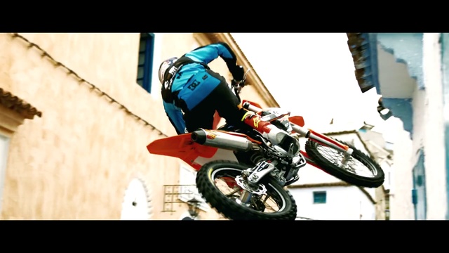Video Reference N9: Land vehicle, Vehicle, Freestyle bmx, Stunt performer, Stunt, Bicycle, Sports, Cycle sport, Extreme sport, Cycling, Person