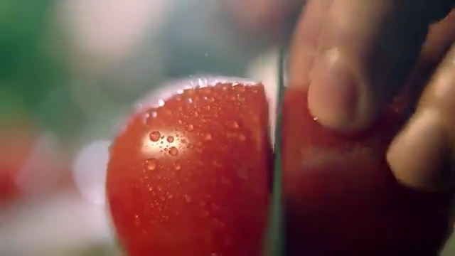 Video Reference N0: Fruit, Finger, Close-up, Strawberries, Strawberry, Hand, Natural foods, Water, Plant, Solanum