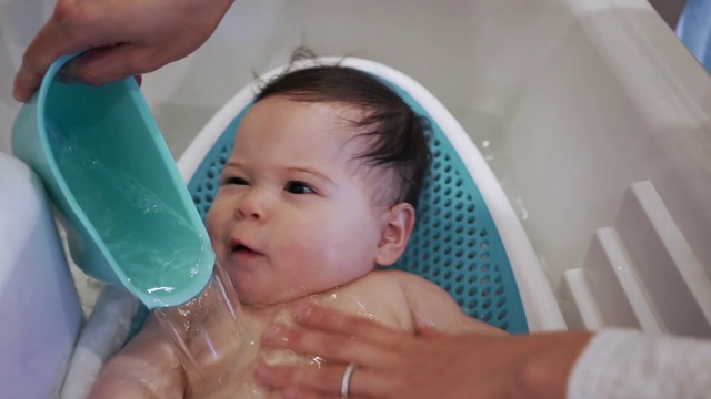 Video Reference N0: Child, Bathing, Baby bathing, Product, Baby, Skin, Water, Nose, Washing, Mouth