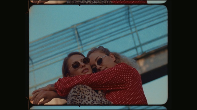 Video Reference N1: Snapshot, Technology, Fun, Electronic device, Display device, Love, Media, Photography, Smile