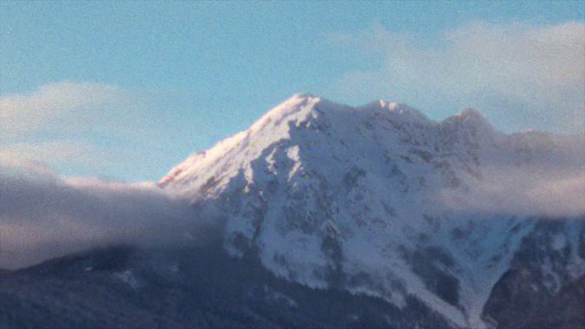 Video Reference N1: Mountainous landforms, Mountain, Mountain range, Ridge, Sky, Massif, Geological phenomenon, Summit, Stratovolcano, Highland