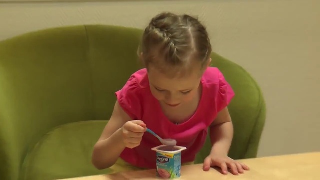 Video Reference N3: Child, Toddler, Play, Play-doh, Fun, Hand, Person
