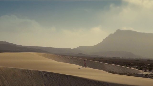 Video Reference N14: Sand, Desert, Natural environment, Erg, Sky, Aeolian landform, Dune, Singing sand, Landscape, Ecoregion