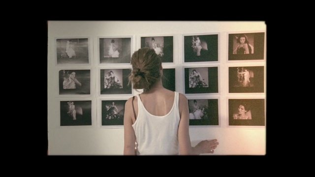 Video Reference N1: Photograph, Shoulder, Snapshot, Arm, Fashion, Human, Room, Photography, Hand, Neck