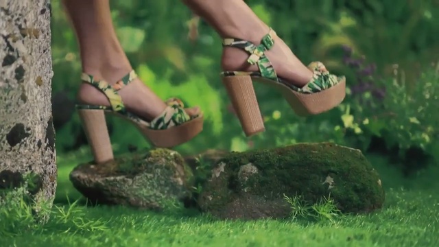 Video Reference N0: People in nature, Green, Footwear, Grass, Shoe, Leg, Adaptation, Human leg, Lawn, Tree, Person