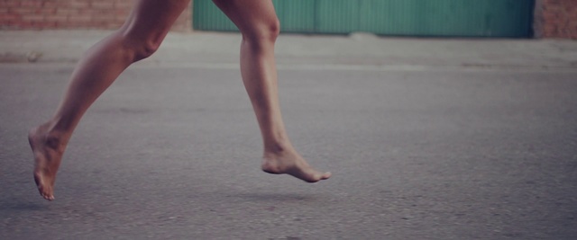Video Reference N0: Human leg, Leg, Barefoot, Calf, Joint, Footwear, Ankle, Foot, Knee, Human body