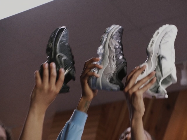 Video Reference N1: Footwear, Shoe, Athletic shoe