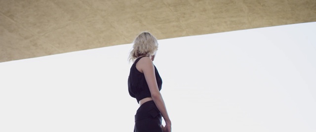 Video Reference N0: White, Shoulder, Arm, Joint, Leg, Blond, Fashion, Human body, Dress, Photography