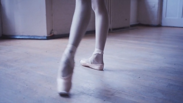 Video Reference N1: White, Footwear, Leg, Ballet, Dance, Human leg, Floor, Shoe, Pointe shoe, Performing arts