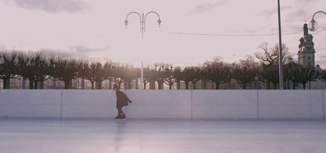 Video Reference N2: Ice skating, Winter, Snow, Ice rink, Atmospheric phenomenon, Freezing, Sky, Recreation, Ice, Skating
