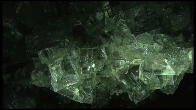 Video Reference N2: Green, Crystal, Mineral, Quartz, Transparent material, Organism, Rock, Gemstone, Space, Fashion accessory