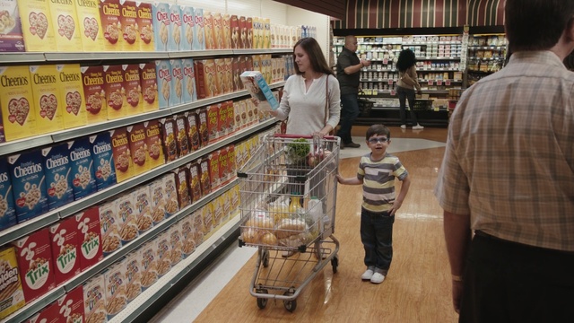 Video Reference N1: supermarket, grocery store, retail, product, convenience food, convenience store, product, whole food, grocer, Person