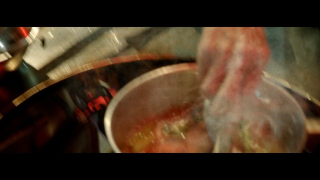 Video Reference N1: boiling, dish, cuisine, cookware and bakeware, drink, cooking, wok, flesh, roasting, alcohol