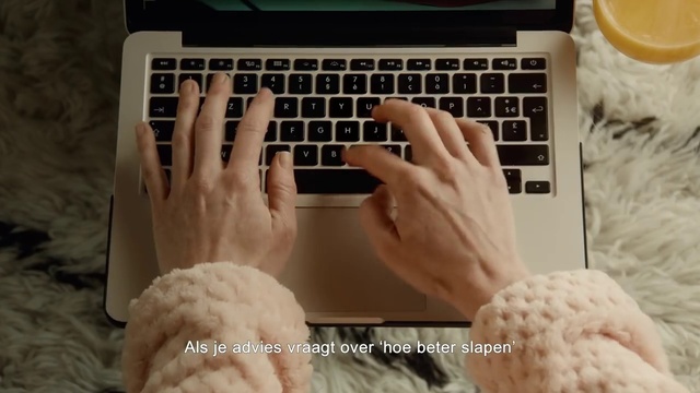 Video Reference N0: Nail, Hand, Finger, Computer keyboard, Technology, Comfort food, Electronic device, Wool, Fur, Food