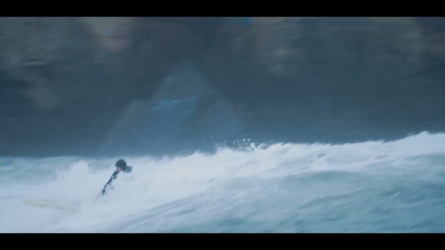 Video Reference N4: wind wave, sky, boardsport, wave, geological phenomenon, extreme sport, atmosphere, cloud, adventure, surfing