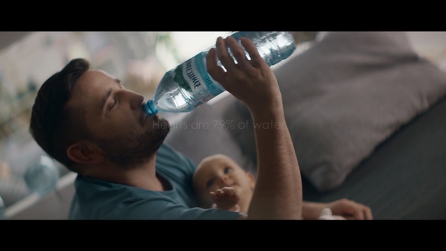 Video Reference N0: Water, Bottle, Product, Drinkware, Arm, Alcohol, Fun, Child, Drink, Drinking water, Person