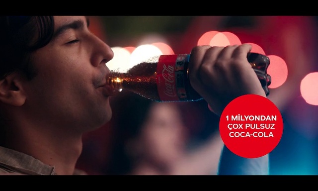 Video Reference N12: Lip, Mouth, Coca-cola, Photography, Drink, Love, Photo caption, Drinking, Alcohol, Carbonated soft drinks
