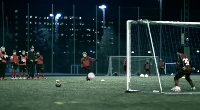 Video Reference N1: Player, Sports, Football, Soccer, Net, Goal, Football player, Ball game, Sports equipment, Goalkeeper