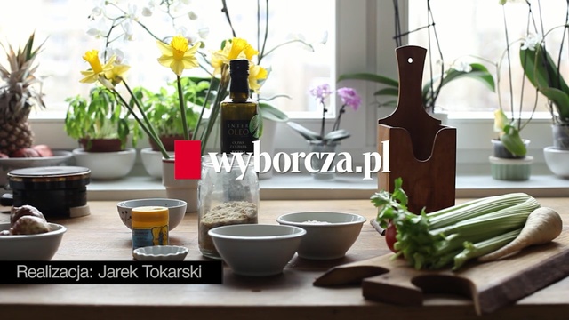 Video Reference N1: Product, Houseplant, Yellow, Flowerpot, Flower, Plant, Table, Glass, Room, Glass bottle, Person