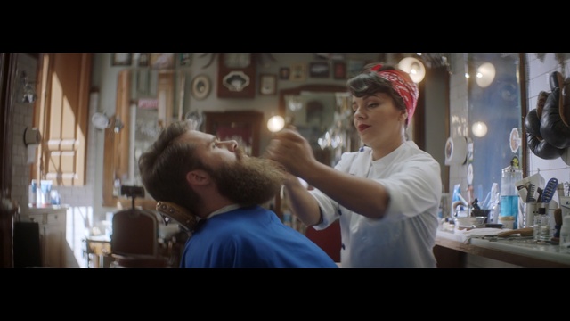Video Reference N0: interaction, barber, fun, screenshot, girl, scene, event, conversation, Person