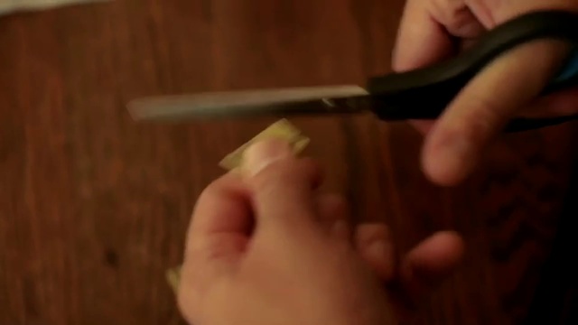 Video Reference N0: Eyebrow, Skin, Finger, Hand, Close-up, Melee weapon, Knife, Nail, Thumb, Photography