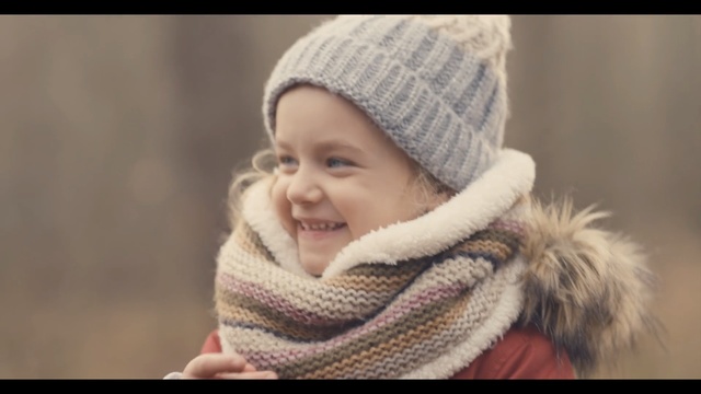 Video Reference N0: Knit cap, Child, Wool, Facial expression, Clothing, Beanie, Skin, Woolen, Cheek, Headgear, Person