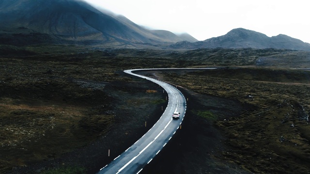 Video Reference N0: Road, Mountain pass, Mountainous landforms, Highland, Asphalt, Infrastructure, Highway, Road surface, Mountain, Thoroughfare
